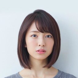 小島梨裏杏 - 暗黒女子演員 飾演Akane Kominami