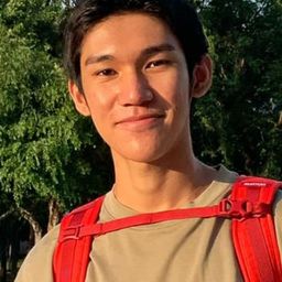 吳至璿 飾演 Sen Sen