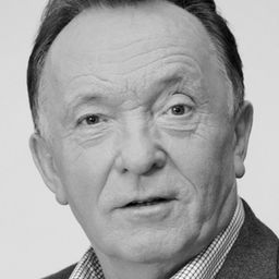 Peter Sodann 飾演 General des Ministeriums für Sicherheit