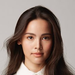 烏拉薩雅·斯帕邦德 飾演 Prang