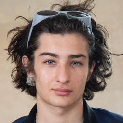 桑尼·蘇利奇 - 酒過漫畫人生演員 飾演Skateboarder #2