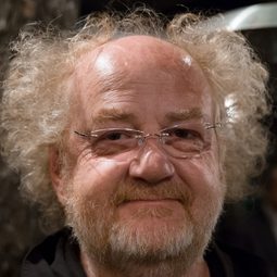 I. Stangl 飾演 King / Producer