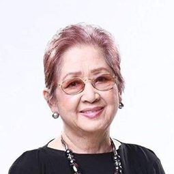 露絲·瓦德茲 飾演 