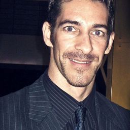 Erik Markus Schuetz 飾演 Schmidt