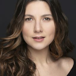 甘孜·卡拉杜曼 飾演 Feride