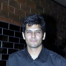 阿瑪爾·烏帕迪亞伊 飾演 Souvik Das