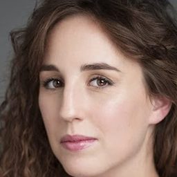 克莉絲伊格萊西亞斯 飾演 Adela