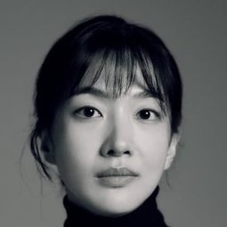 Jung Yun-ha 飾演 