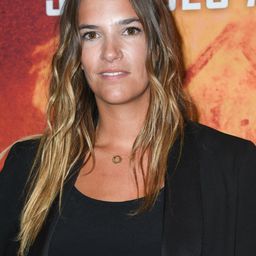 夏洛蒂·葛布里斯 飾演 Estelle