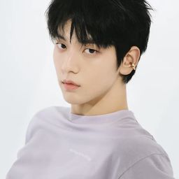 Choi Soo-bin 飾演 Self