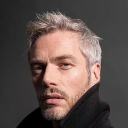 Benoît Maréchal 飾演 Bram