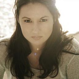 Ana Isabel Velásquez - 80分鐘死亡續播演員 飾演Colombian Girl