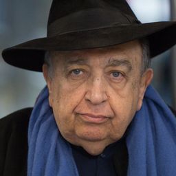 Bahman Farmanara 飾演 