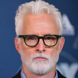 John Slattery - 蓋世奇才演員 飾演Cravely