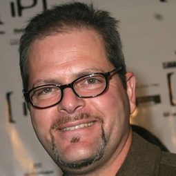 Alec Sokolow - 搖滾藏獒：藍色光芒編劇