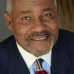 Thom Gossom Jr. 飾演 Slim's Father