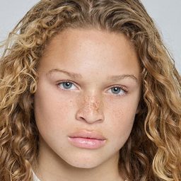 Lennox Espy 飾演 Julian