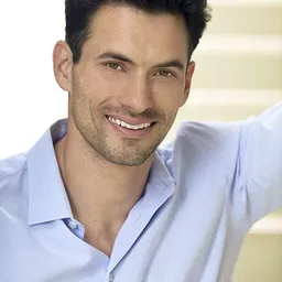 Yarett Harper 飾演 Harden