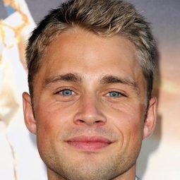 Max Lloyd-Jones - 猿人爭霸戰：猩凶巨戰演員 飾演Blue Eyes