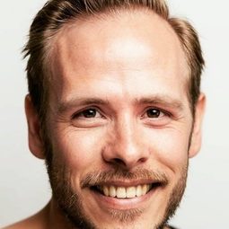 Håkon Smeby 飾演 Harald Peter Ratvik