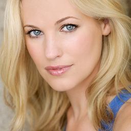 Kristi Clainos 飾演 Ashley