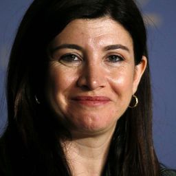 Ebru Ceylan 飾演 Bahar