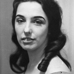 Charlotte Moorman 飾演 Self