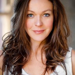 Caroline Brazier 飾演 Jacqui