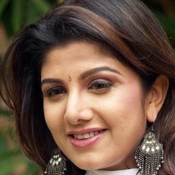 拉姆巴 飾演 Tara