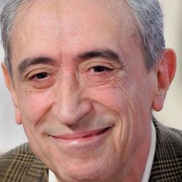 Luis Rego 飾演 Patrice