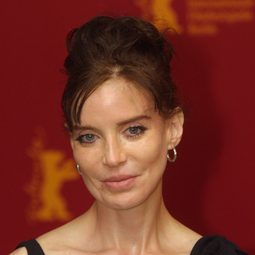 安娜·李維 飾演 Darla