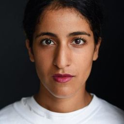 Banafshe Hourmazdi - 柏林夢遊蹤演員 飾演Mrs Kallert - Sports Teacher