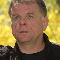 亞羅斯瓦夫·格魯達 飾演 Lesien