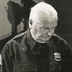 Charles C. Wilson - He Married His Wife演員 飾演Warden