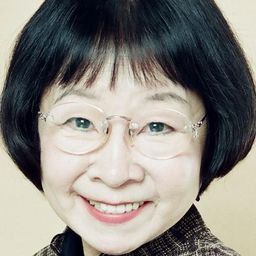 堀 絢子 飾演 Chiyo Mamiya