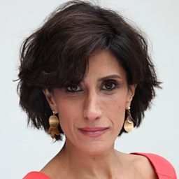 Pia Manfroni - 無濾真女子演員 飾演Perua