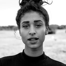 蘿拉·札克 飾演 Jenny