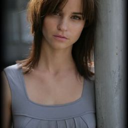 Zuzana Ďurdinová - 狙魔人演員 飾演Opera Singer