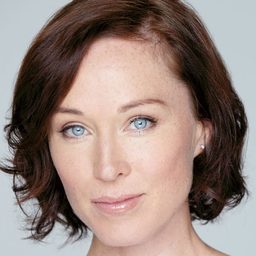 Moya O'Connell 飾演 Mary McLaughlin