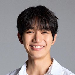 Youn Sang-hyun 飾演 Baek Seong-rae