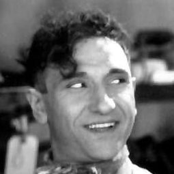 Jerry Mandy 飾演 Tony Scabolotto - the Barber