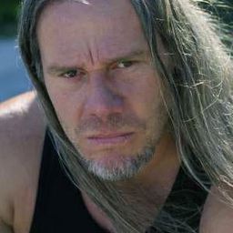 Robert Allen Mukes 飾演 Aramis