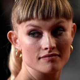 Isabelle Nicou 飾演 Nora