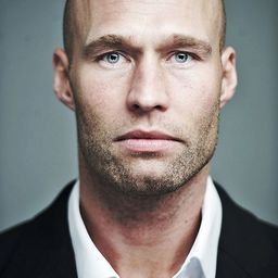 Christian Brandin 飾演 Conny Lloyd