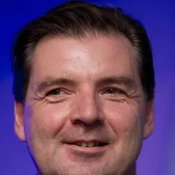 布蘭登·柯伊爾 飾演 John Bates