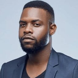 艾法·伊瓦拉 飾演 Obi