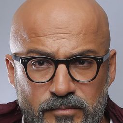 Amir Aghaee 飾演 Kaveh Nariman