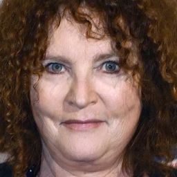 Valérie Mairesse 飾演 Julia