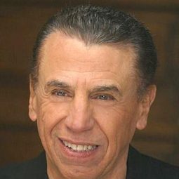 艾方索·阿魯 飾演 