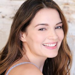 Monaye Moyes 飾演 Lizzie